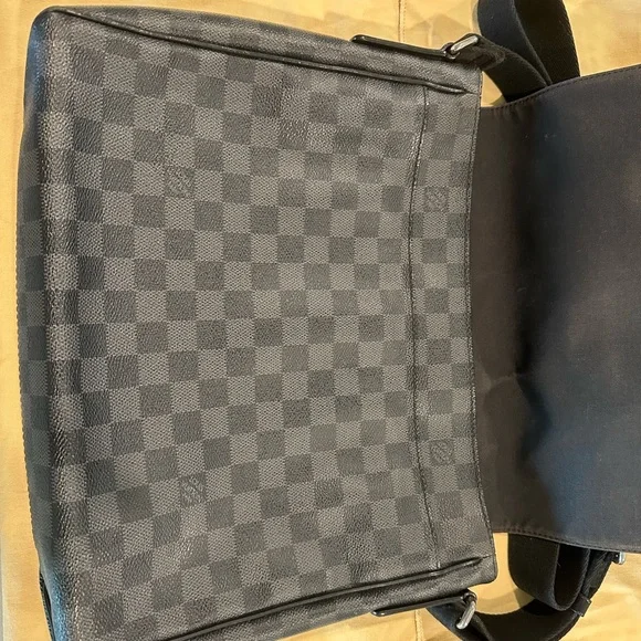 Louis Vuitton Damier District PM Messenger Bag - Picture 2 of 15
